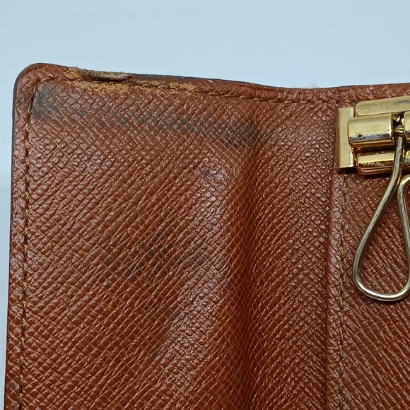 Louis Vuitton Key Case (4keys) - Picture 8 of 11